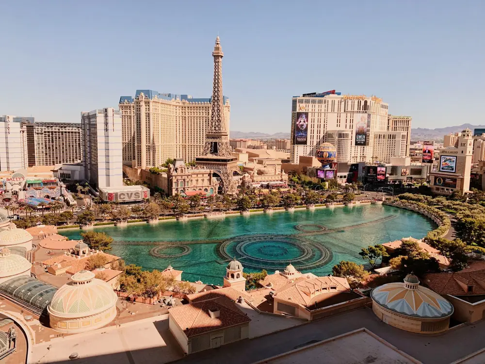 vegas downtown vs strip cost - Downtown Vegas vs Strip Hotel Cost Comparison Las Vegas
