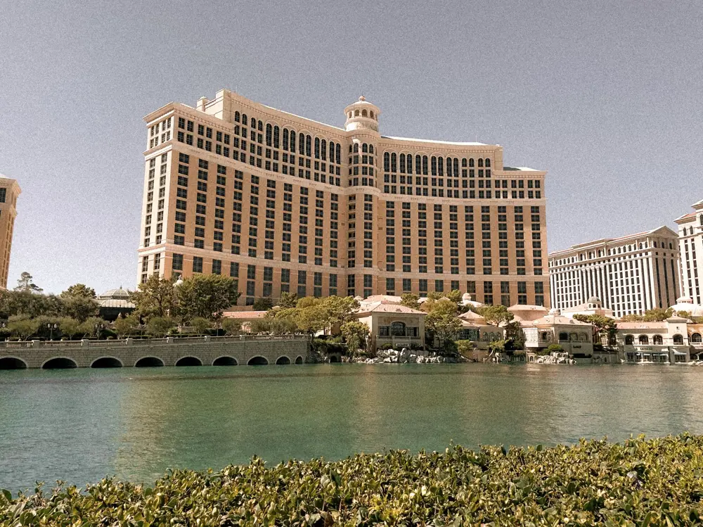 vegas downtown vs strip cost