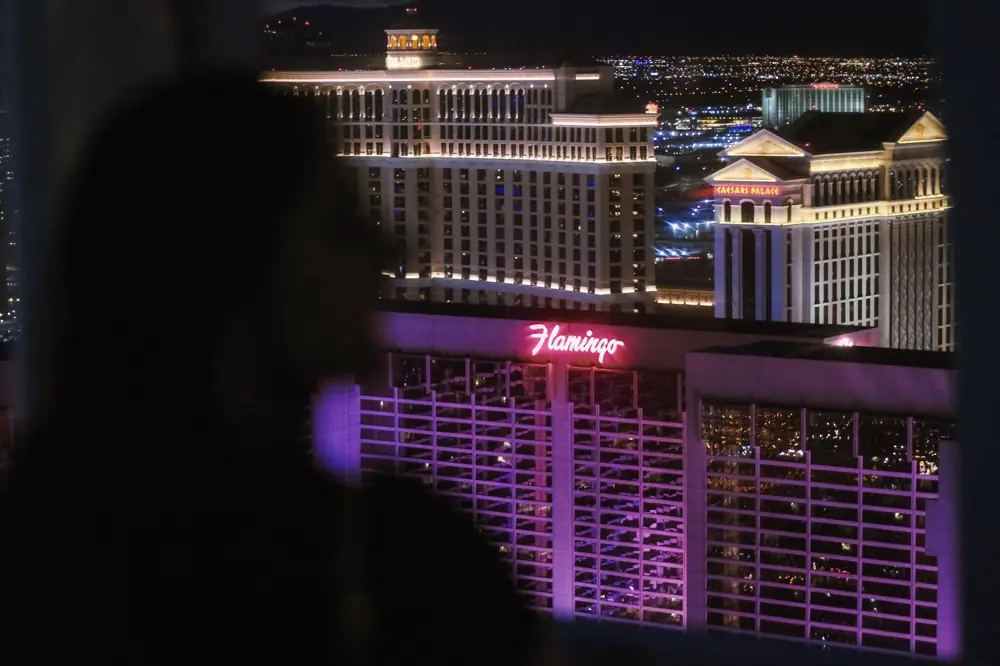 vegas hotel weeknight vs weekend