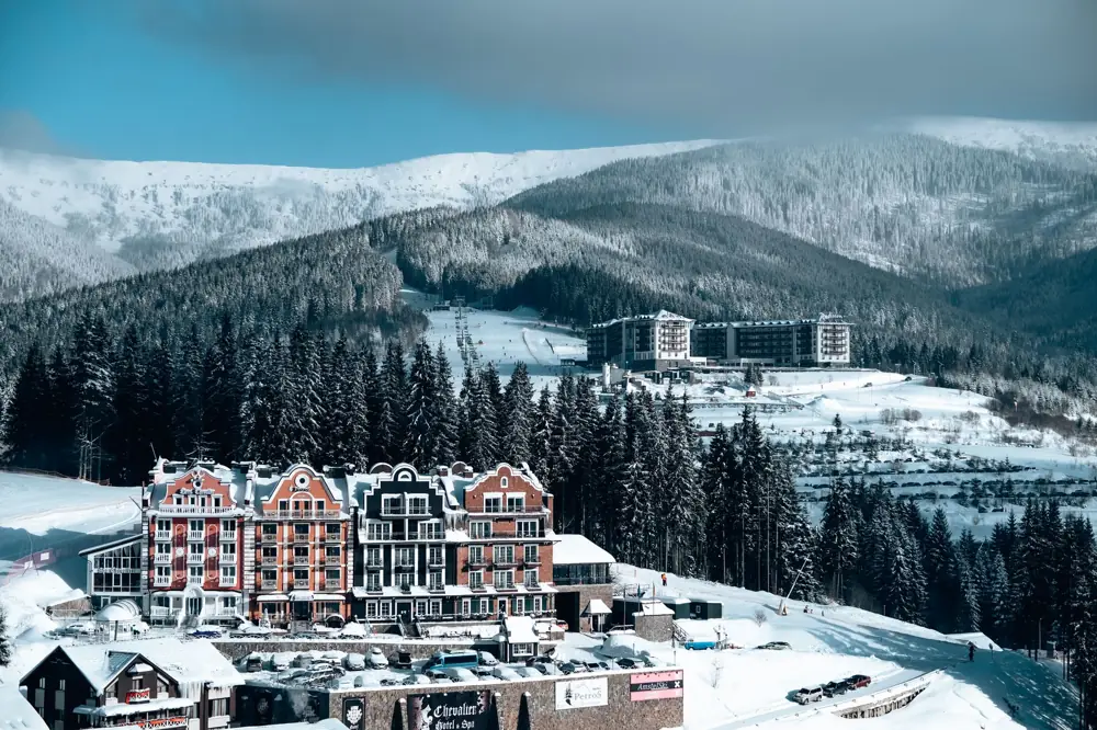 ski hotel early vs last minute - Ski Resort Hotel Early Booking vs Last Minute Cost Colorado Utah