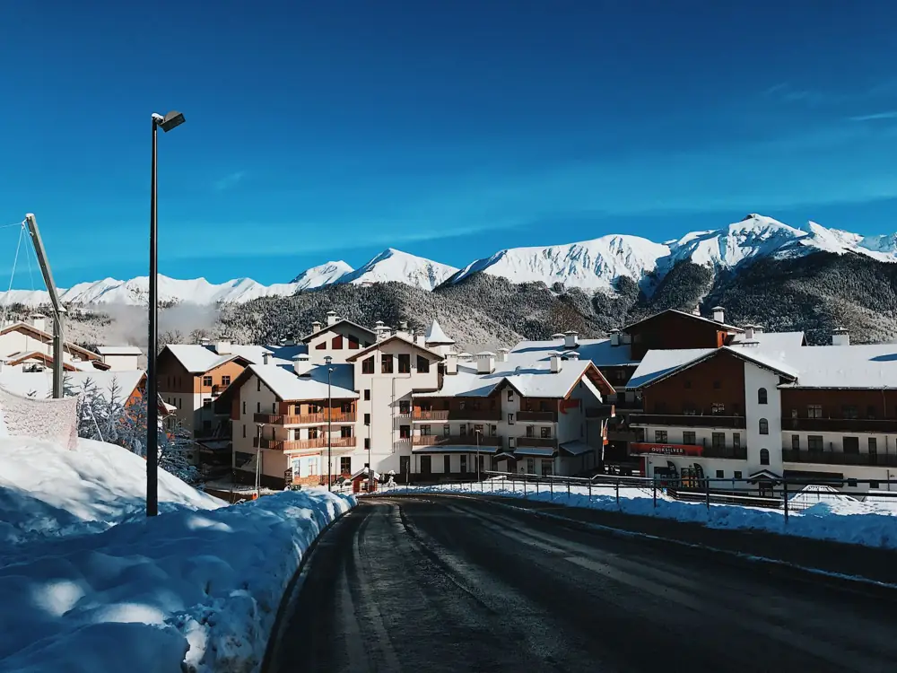 ski hotel early vs last minute