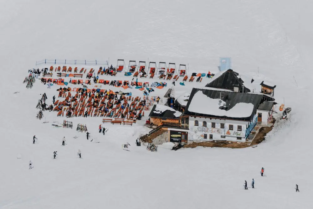 ski hotel early vs last minute