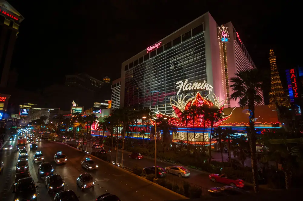 vegas mid strip vs luxury cost - Vegas Mid Strip vs Luxury Hotel Cost Las Vegas Boulevard