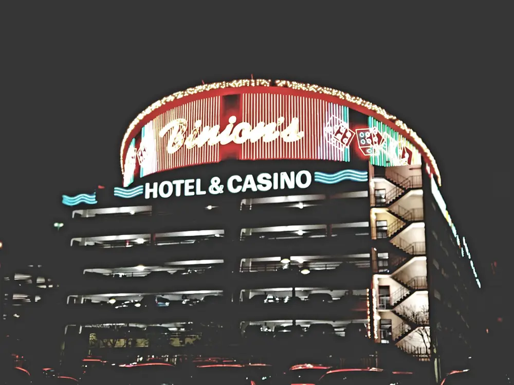 vegas mid strip vs luxury cost